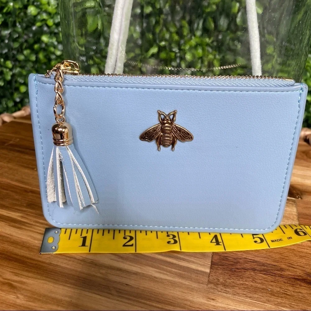 Queen bee‎ 🐝 light blue